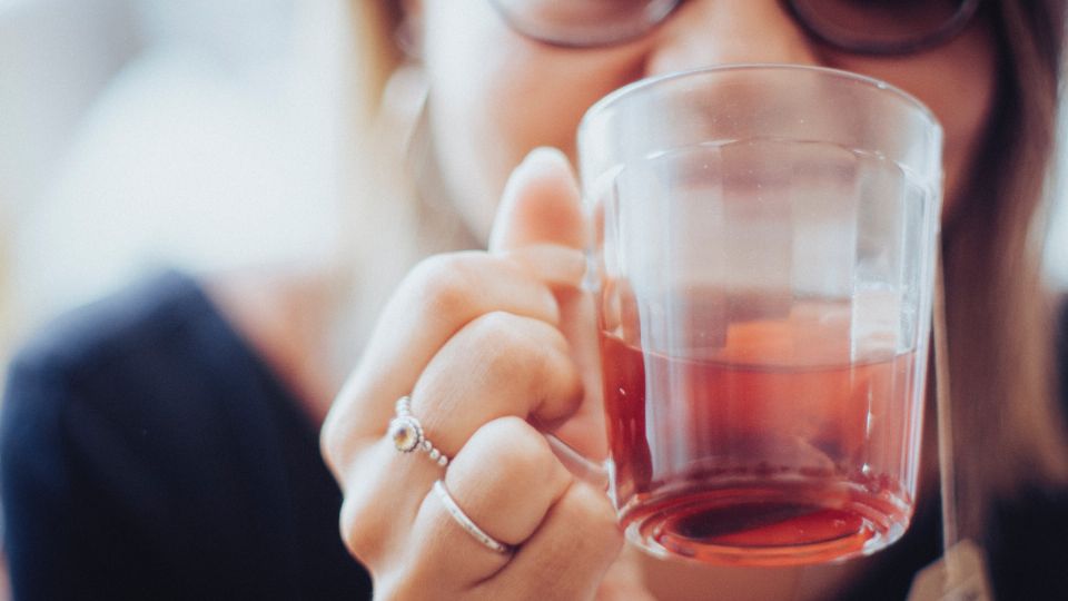 La manera de tomar una taza de infusión revela mucho de ti