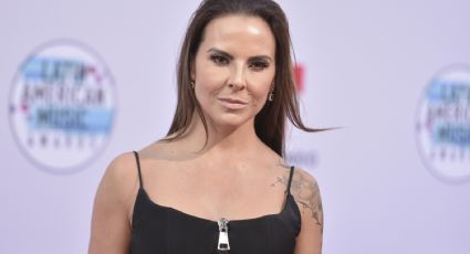 Pantalones dorados, la prenda que nunca falta en el armario de Kate del Castillo