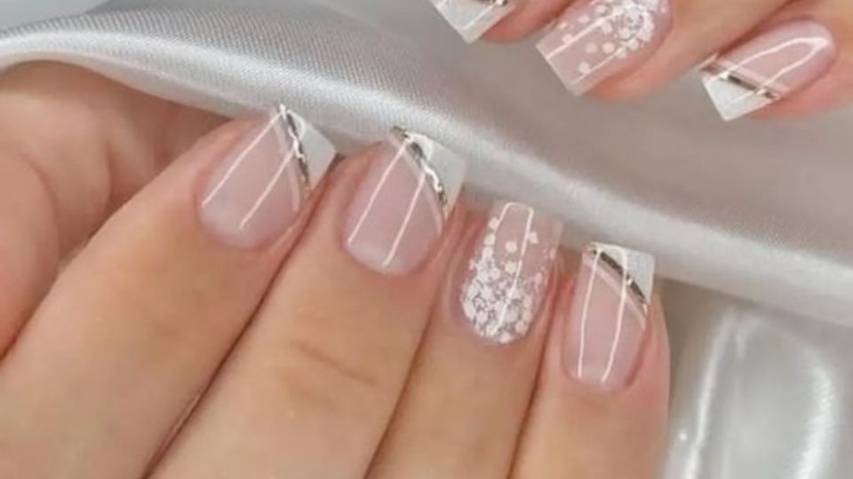 Conoce los diseños de manicura francesa y con glitter para lucir en Navidad