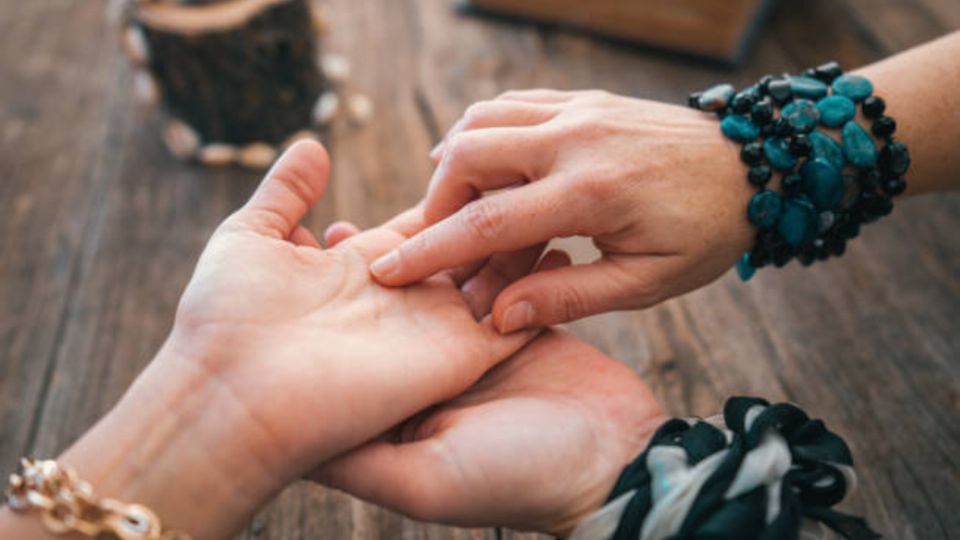 Aprende a leer las líneas de la palma de tu mano para conocer tu futuro