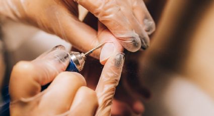 Perlas en las uñas, la tendencia de llevar ‘joyas’ en las uñas