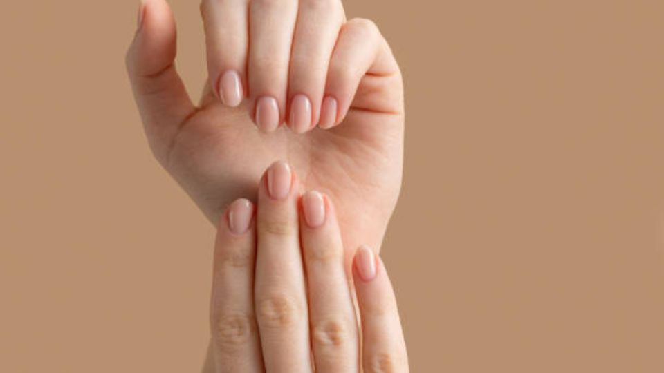 Uñas naturales, la alternativa ideal para lucir en la oficina