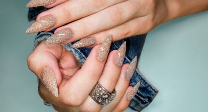 Velvet nails, la mejor manicura para salir de fiesta