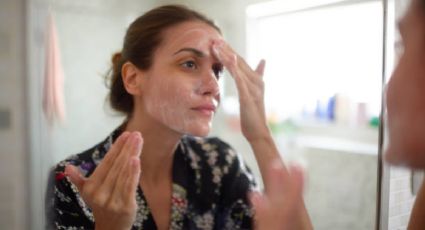 Solo con lo que tienes en casa: así podrás remover tu maquillaje después de salir de fiesta