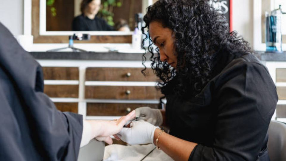 Esta es la manicura que te hará rejuvenecer las manos