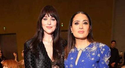 Salma Hayek se lució en el desfile de Gucci junto a Dakota Johnson