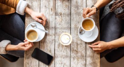 Este es el motivo por el que sirven agua con el café