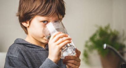 Esto es lo que te pasará si tomas agua del grifo