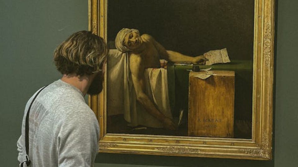 Persona mirando 'La muerte de Marat', de Jacques-Louis David, posiblemente era de Tauro, Leo o Piscis.