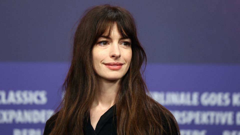 La actriz Anne Hathaway fue nominada a un globo de oro por su actuación en esta película de Netflix.