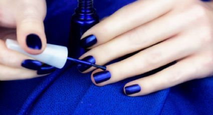 ¿Tienes uñas cortas? Esta manicura azul es la indicada para adquirir elegancia