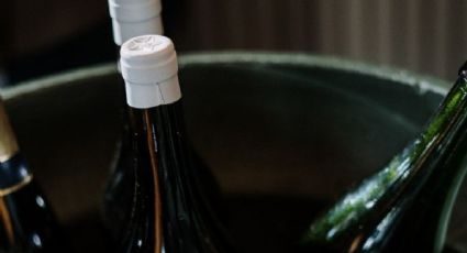 3 trucos para saber si la botella que te venden en el antro es alcohol adulterado