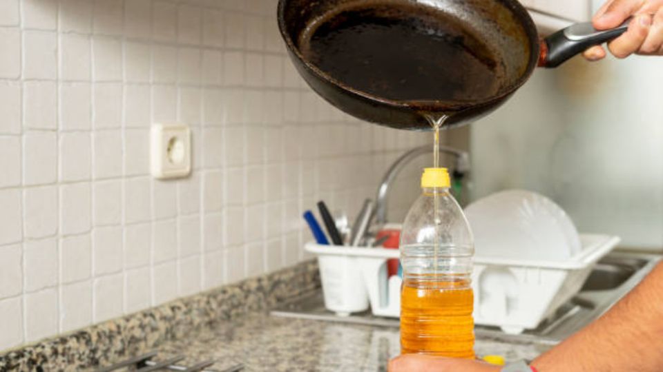 En la cocina utilizamos mucho aceite pero el desecho incorrecto del mismo puede tener consecuencias negativas para el medio ambiente.