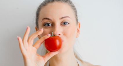 Una cucharadita de este fertilizante casero y tu huerto estallará de tomates