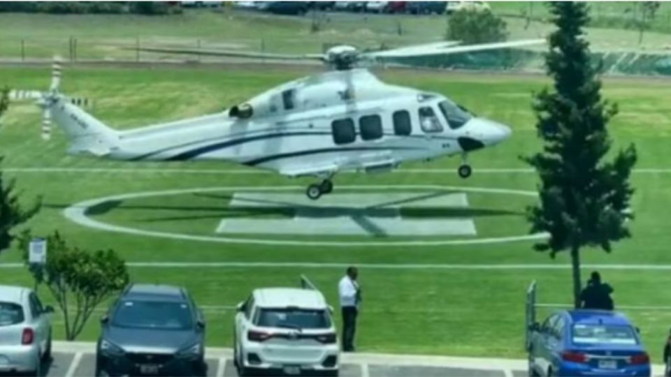 Un alumno ingresó a la universidad en helicóptero.