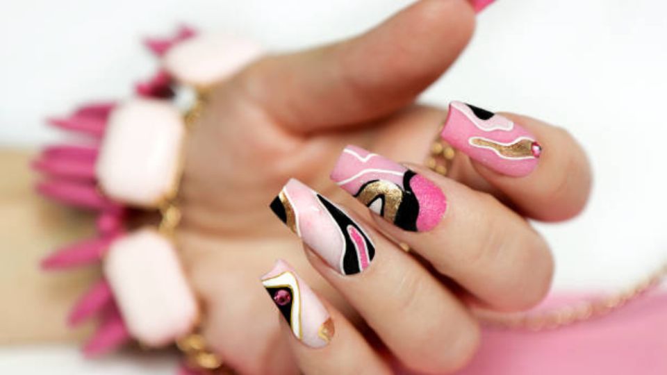 Manicura Baddie es la nueva tendencia.