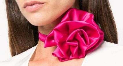 Qué es el estilo Choker con flor XL que se luce entre los famosos