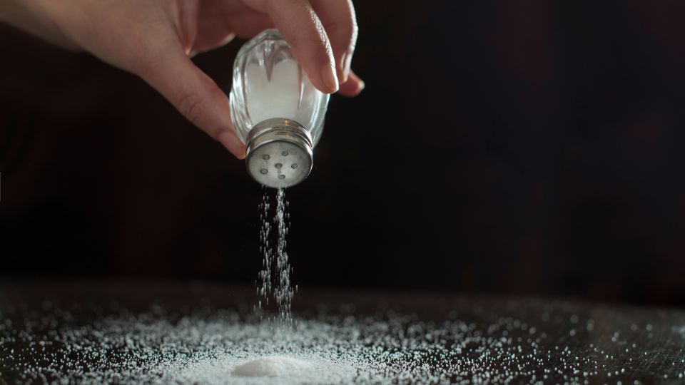 Coloca sal de grano en tu cama y verás lo que sucederá