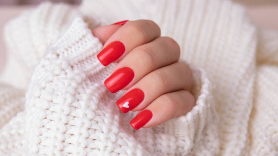 Si no puedes visitar a tu manicurista o surge una emergencia, aprende estos tips.