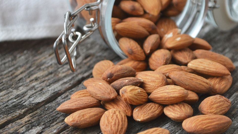 Conoce los beneficios de incluir almendras a tu dieta diaria.