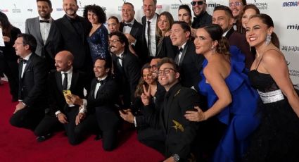 ¡México presente!  Elenco de "Me caigo de Risa" aparece en la alfombra roja de los Premios Emmy, en Nueva York