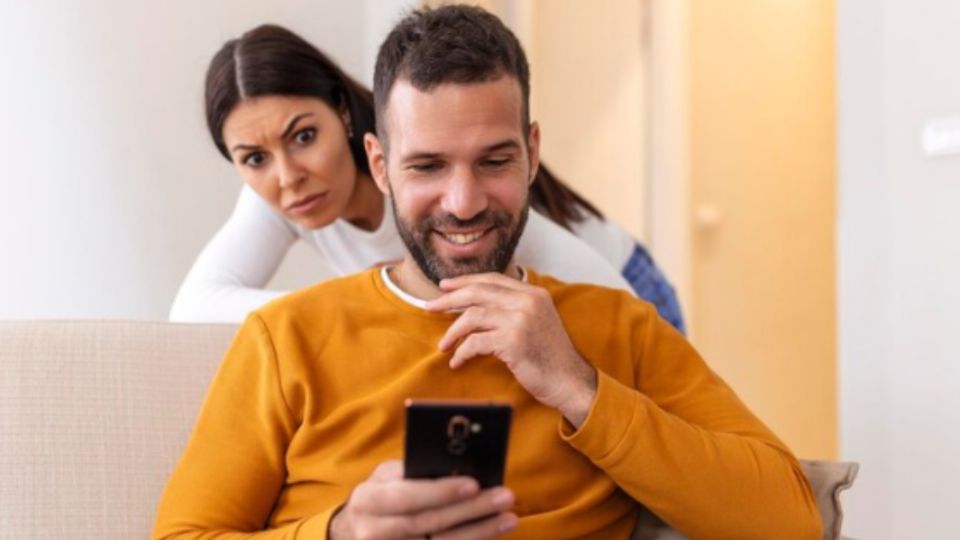 ¿cómo influyen las redes sociales en la pareja?