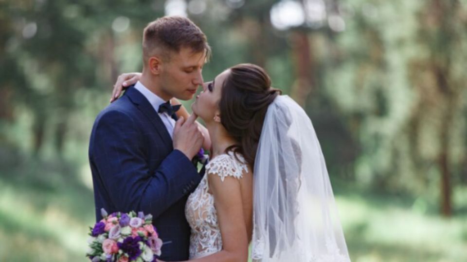 La aparición de los recién casados en El Ángel sorprendió a todos los fanáticos.