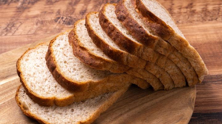 Así puedes usar papel de cocina para que el pan viejo parezca recién horneado