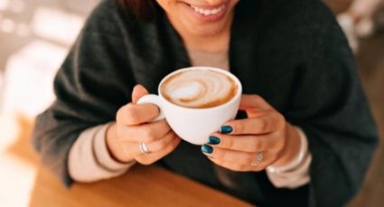 El desconocido motivo por el que debes tomar un vaso de agua antes de beber café