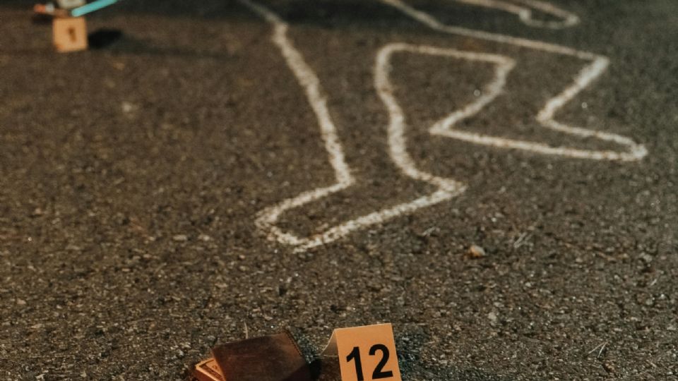 El cuerpo de la joven fue atado con cinta adhesiva.