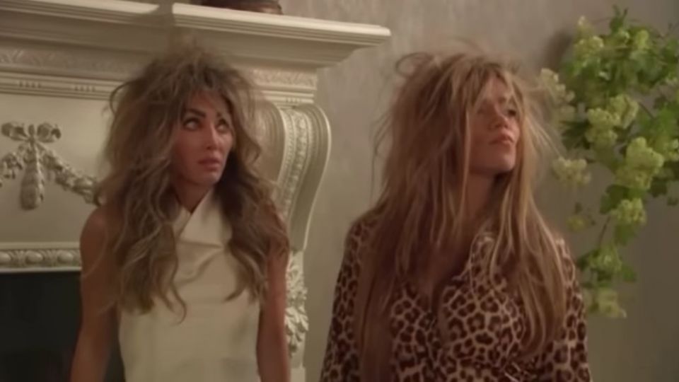 Gracias a Karol G, Anahí logró aparecer despeinada en un auténtico pleito de telenovela. 
