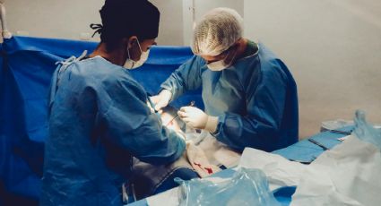 Muere influencer que se fue de fiesta con su cirujano y luego se hizo la liposucción: los detalles
