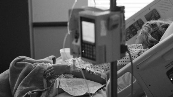 Joven influencer anuncia en VIDEO su propia muerte por cáncer; acababa de ser papá