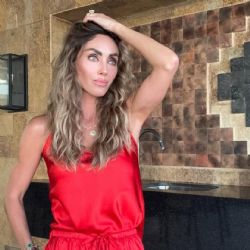 Tunden a Anahí por lucir un rostro muy distinto; la cantante se defiende: 'Hermanas criticonas'