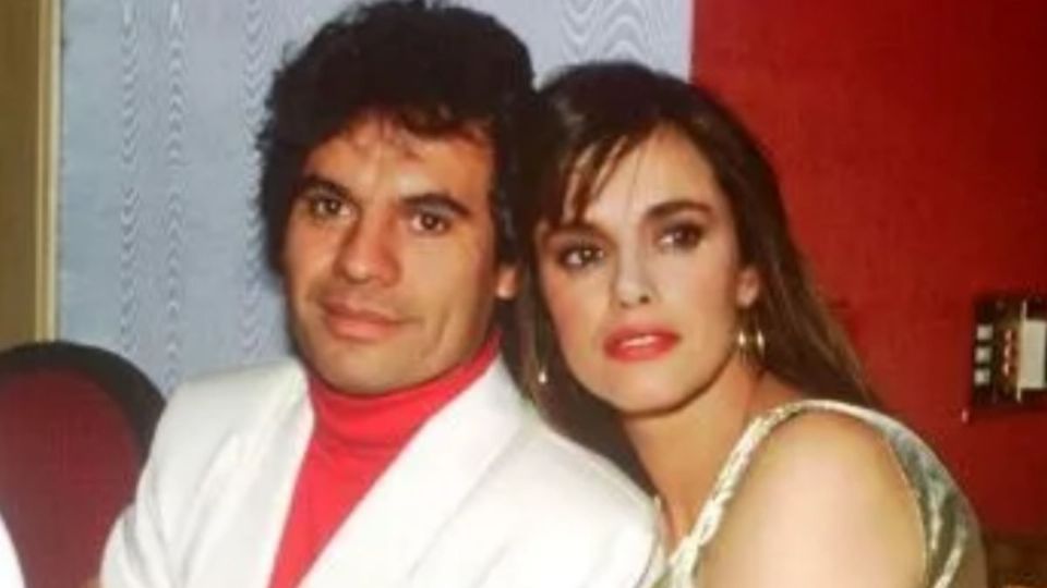 Juan Gabriel y Lucía Méndez. Fuente: Twitter: @ShowmundialShow