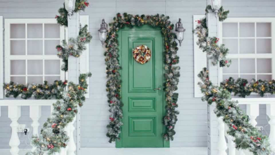 Así podrás decorar la puerta de tu casa para Navidad