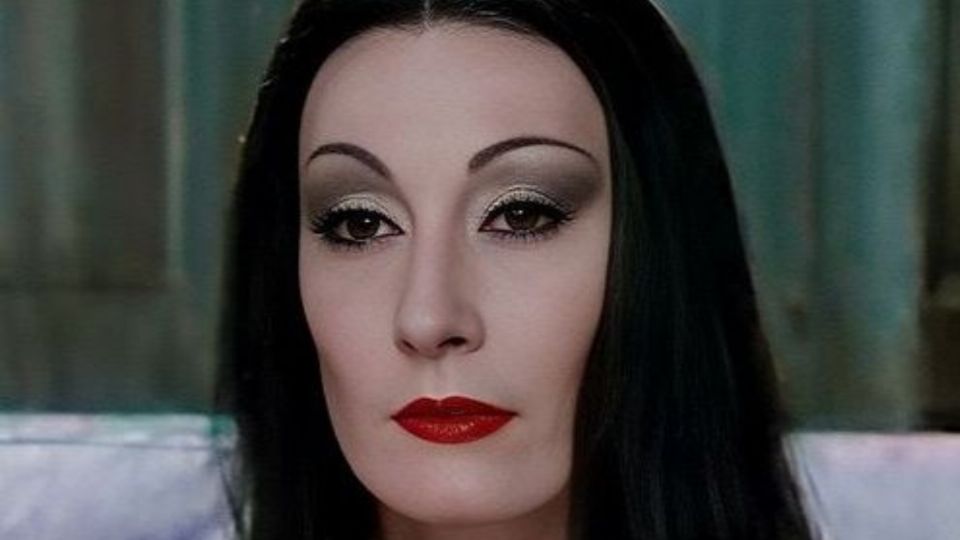 El personaje original fue interpretado por Angelica Huston.