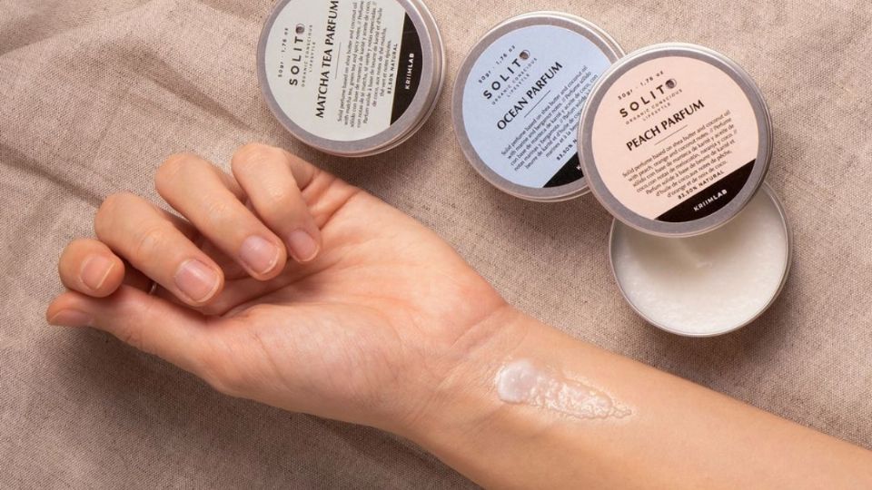Descubre las ventajas de utilizar un perfume sólido.