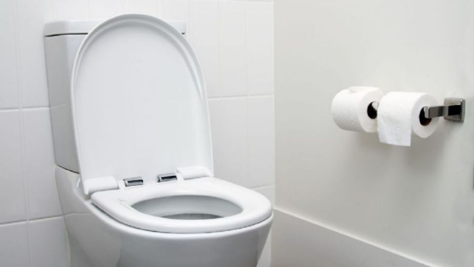 La taza de baño con material antiadherente.