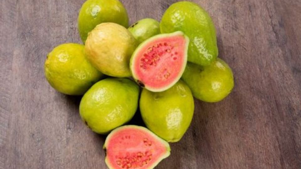 Guayaba, una fruta con muchos beneficios para la salud