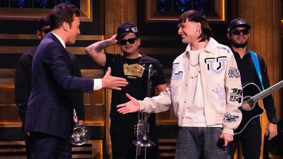 Exitosa presentación de Peso Pluma en la Noche de Jimmy Fallon