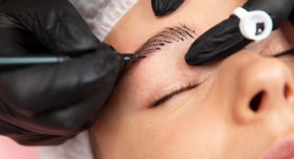 Respira profundo antes de saber verdaderamente cuánto dura el microblading en tus cejas