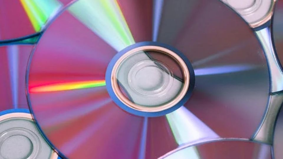 Los CDs son discos compactos que permitían guardar información.