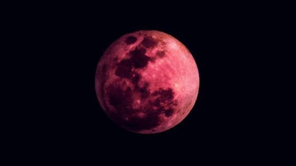 Las mejores recomendaciones para ver la luna de fresa