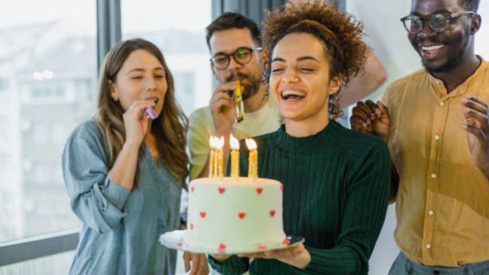 La razón por la que no hay que pedir los tres deseos antes de soplar las velas