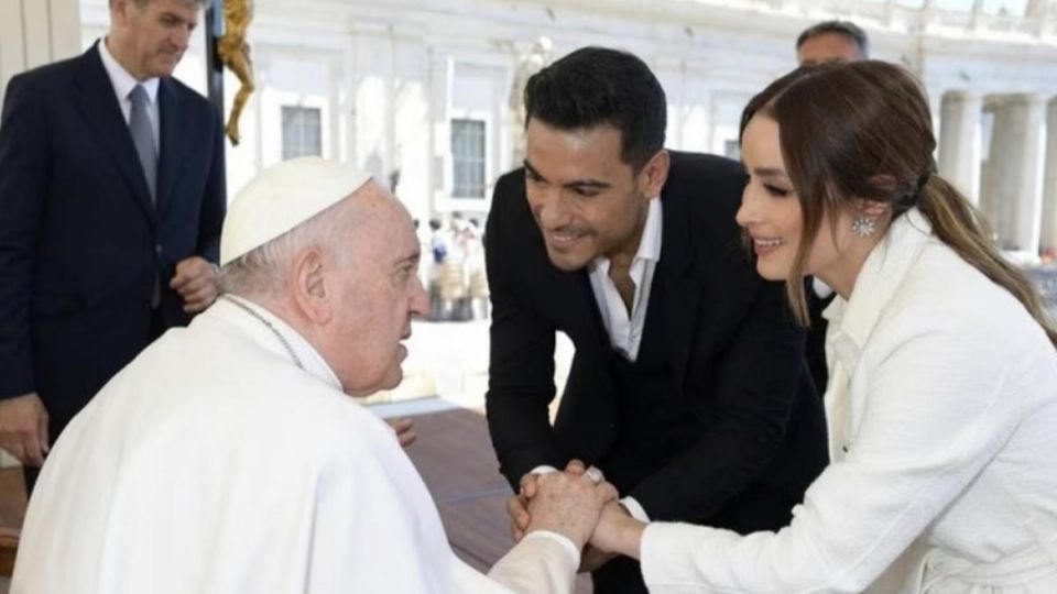 El Papa Francisco le recomendó algo inusual a Cynthia Rodríguez y Carlos Rivera
