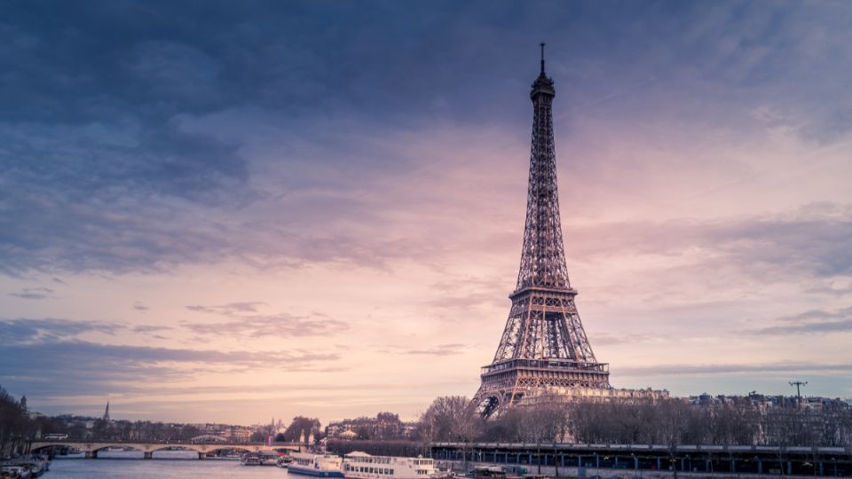 París pasó de ser una escena de romance a una de comedia en esta historia.