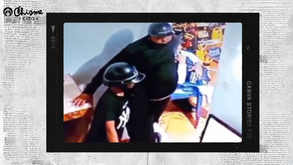 Padres enseñan a su hijo a robar en una tienda.