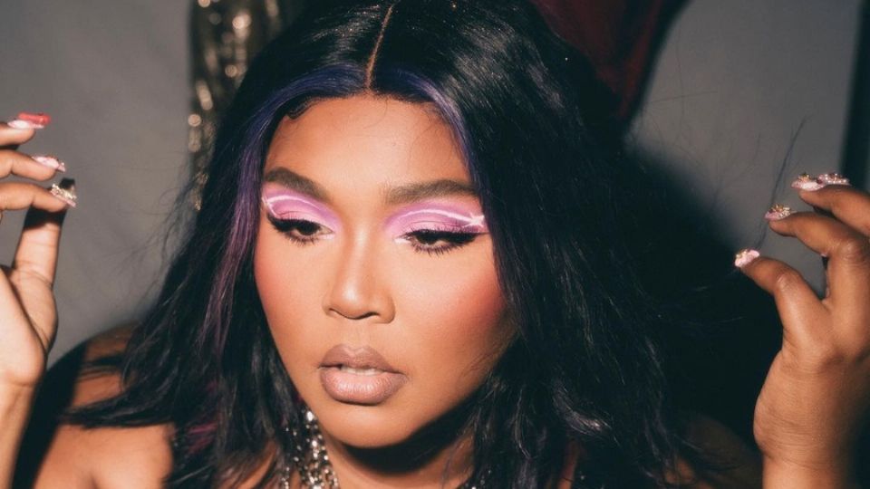 Lizzo enfrenta fuertes denuncias en su contra por supuesto acoso.