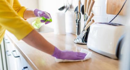 Descubre el truco ‘milagroso’ que borrará la grasa adherida a los muebles de la cocina